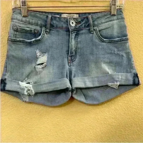 Band Of Gypsies “Allie Boyfriend" Distressed Jean
Shorts Size 24 - Picture 4 of 7